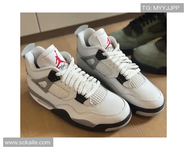 aj4篮球鞋白水泥款式解析与搭配技巧分享让你成为场上焦点