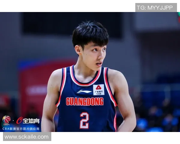 徐杰在篮球赛场上的精彩表现与成长历程分析